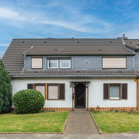 Cozy Villa With Garden, Balcony And Parking Area In Duesseldorf Eksteriør bilde