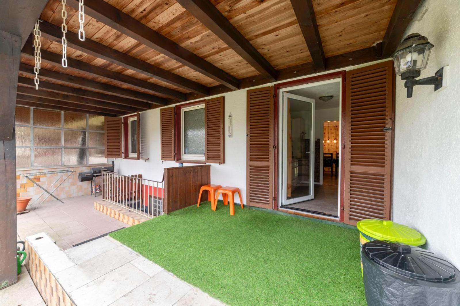 Cozy Villa With Garden, Balcony And Parking Area In Duesseldorf Eksteriør bilde