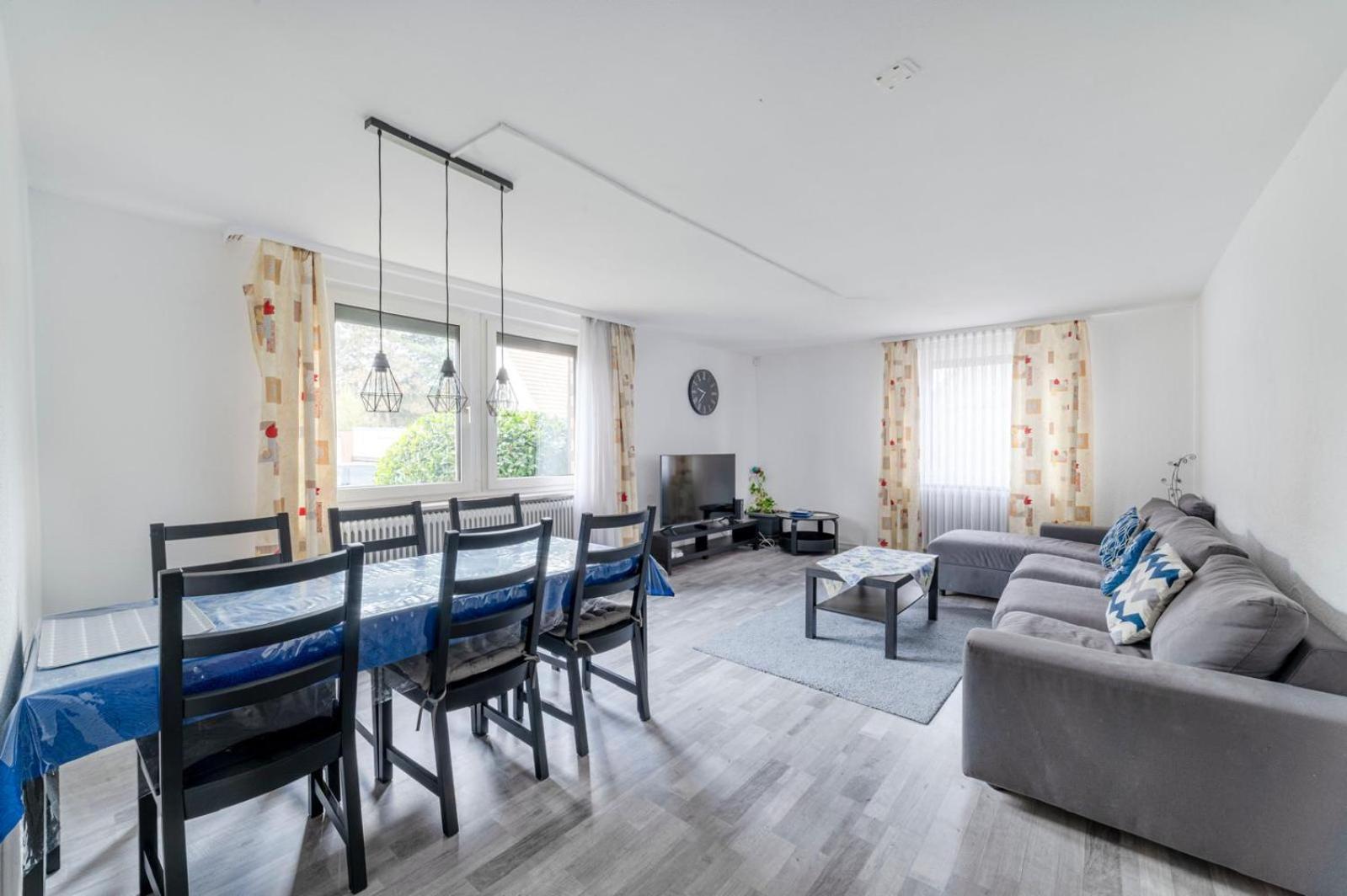 Cozy Villa With Garden, Balcony And Parking Area In Duesseldorf Eksteriør bilde