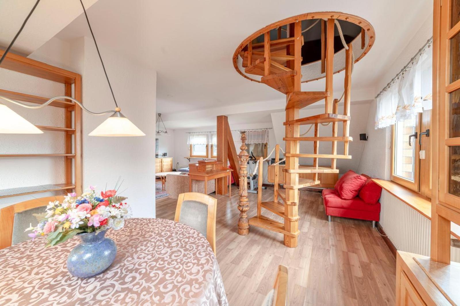 Cozy Villa With Garden, Balcony And Parking Area In Duesseldorf Eksteriør bilde